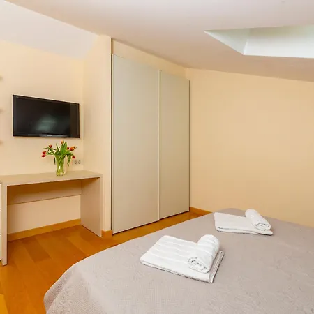 Solaris 4*
