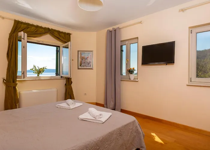 بيت ضيافة Solaris 4*
